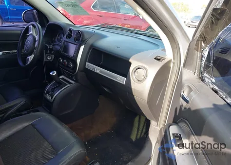 2015 Jeep Compass Latitude z USA, uszkodzony, nr VIN 1C4NJCEA3FD246919